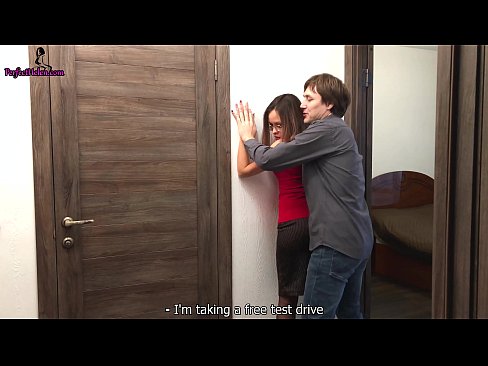 ❤️ Agent de béns arrels sexy li fa una pata de cony i es folla mentre ven el seu apartament - Krempai ❤️❌  Sexe a nosaltres ❌️❤